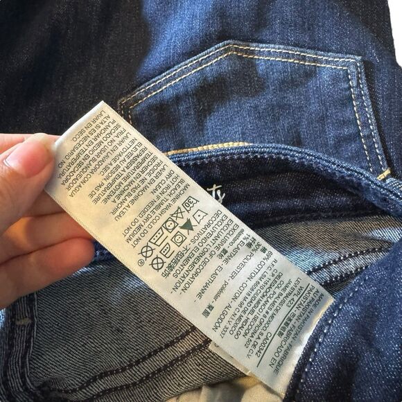 Signature Levi Strauss High-Rise‎ Denim Shorts - Dark Wash Distressed Size 8/29W - Picture 5 of 9